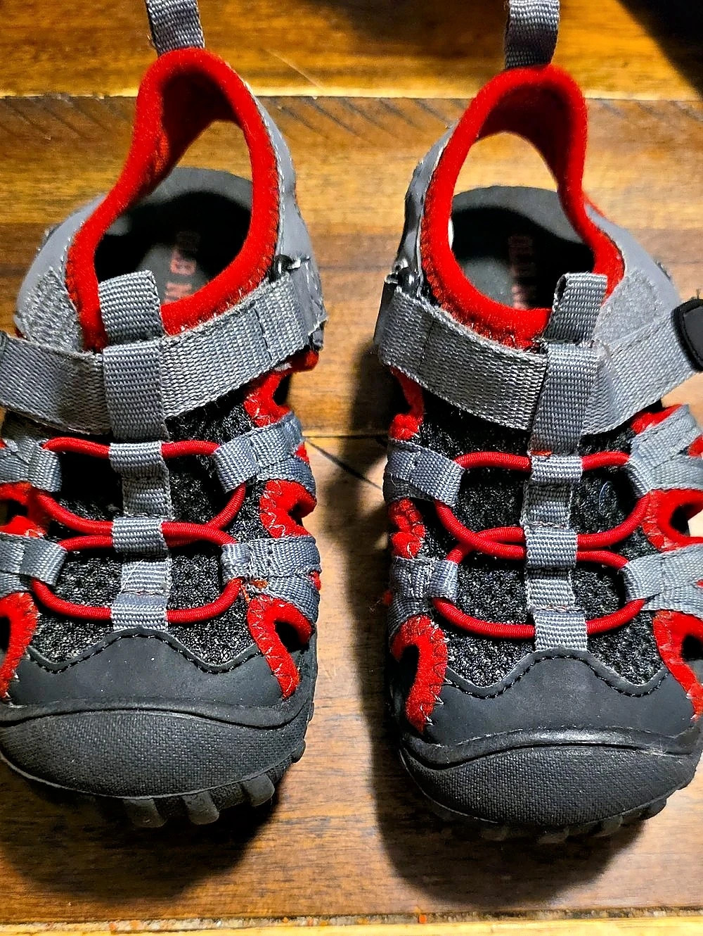 Boys Size 7 Black & Red Water Shoes